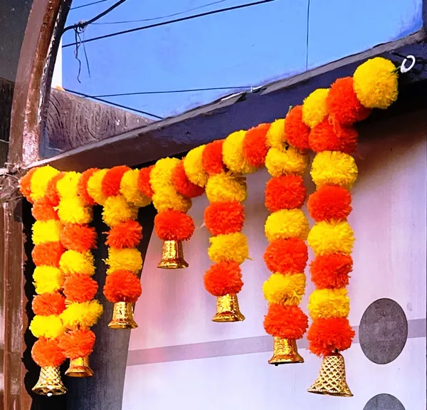 Yellow_&_Mango_Decorative_Artificial_Marigold_Bandanwar