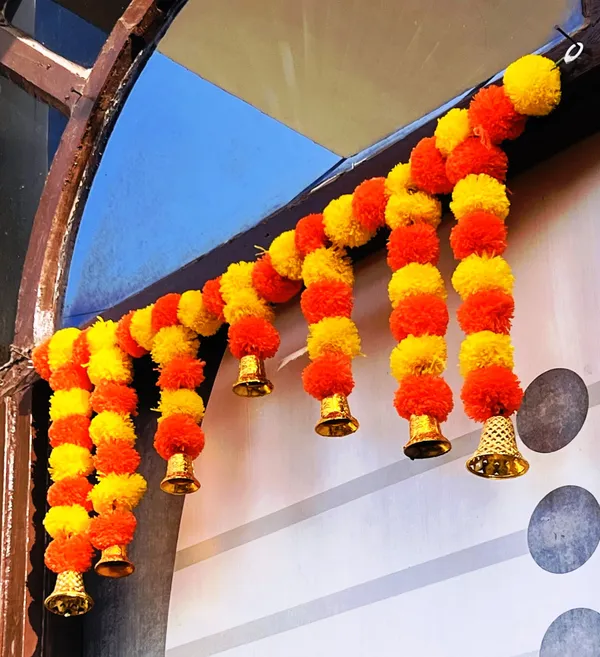 Yellow_&_Mango_Decorative_Artificial_Marigold_Bandanwar