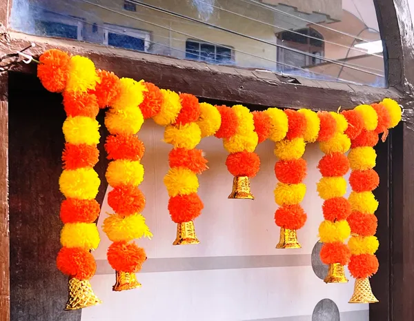 Yellow_&_Mango_Decorative_Artificial_Marigold_Bandanwar