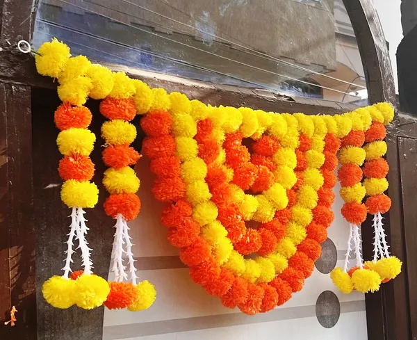 Yellow_&_Mango_Decorative_Artificial_Marigold_Bandanwar