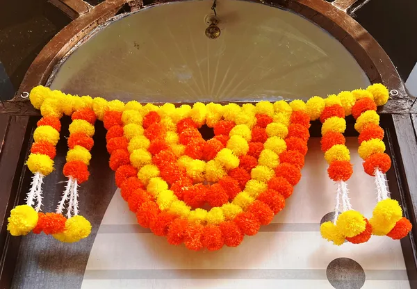 Yellow_&_Mango_Decorative_Artificial_Marigold_Bandanwar
