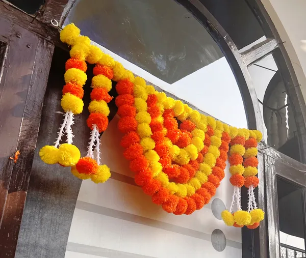 Yellow_&_Mango_Decorative_Artificial_Marigold_Bandanwar