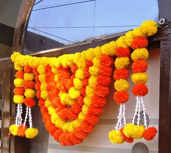 Yellow_&_Mango_Decorative_Artificial_Marigold_Bandanwar