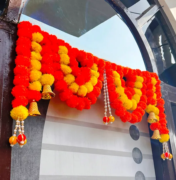 Yellow_&_Mango_Decorative_Artificial_Marigold_Bandanwar