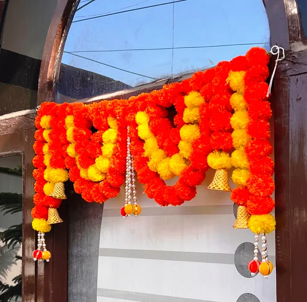 Yellow_&_Mango_Decorative_Artificial_Marigold_Bandanwar