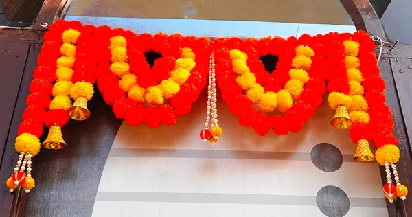 Yellow_&_Mango_Decorative_Artificial_Marigold_Bandanwar