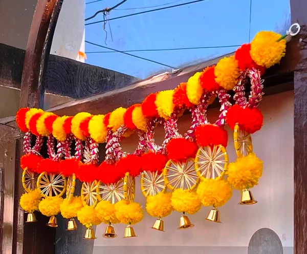 Yellow_&_Mango_Decorative_Artificial_Marigold_Bandanwar