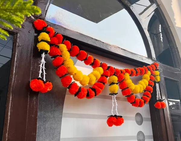 Yellow_&_Mango_Decorative_Artificial_Marigold_Bandanwar