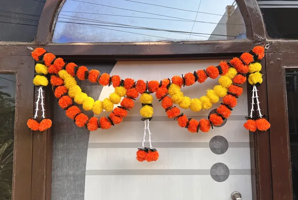 Yellow_&_Mango_Decorative_Artificial_Marigold_Bandanwar