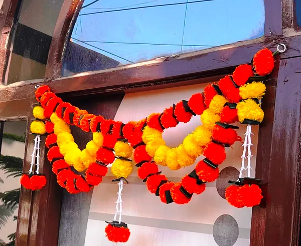 Yellow_&_Mango_Decorative_Artificial_Marigold_Bandanwar