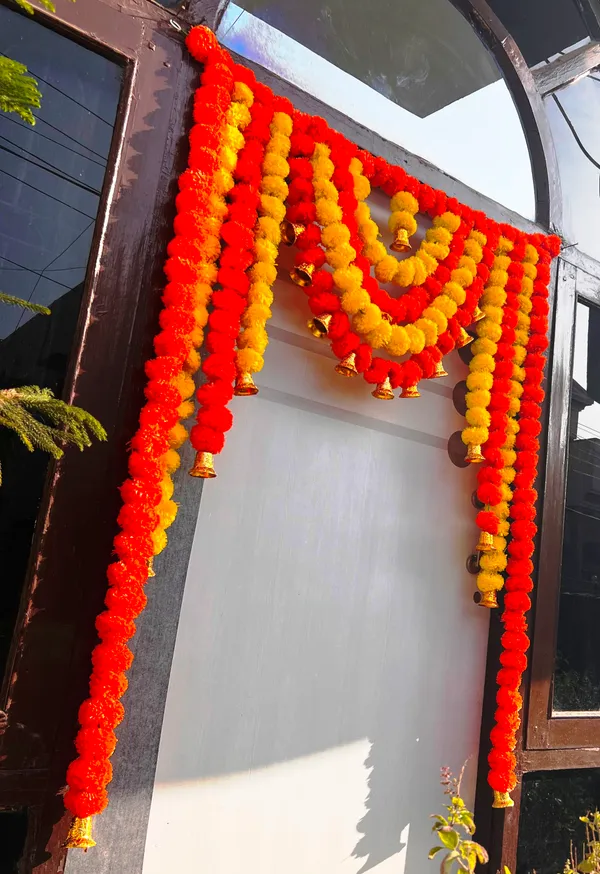 Yellow_&_Mango_Decorative_Artificial_Marigold_Bandanwar