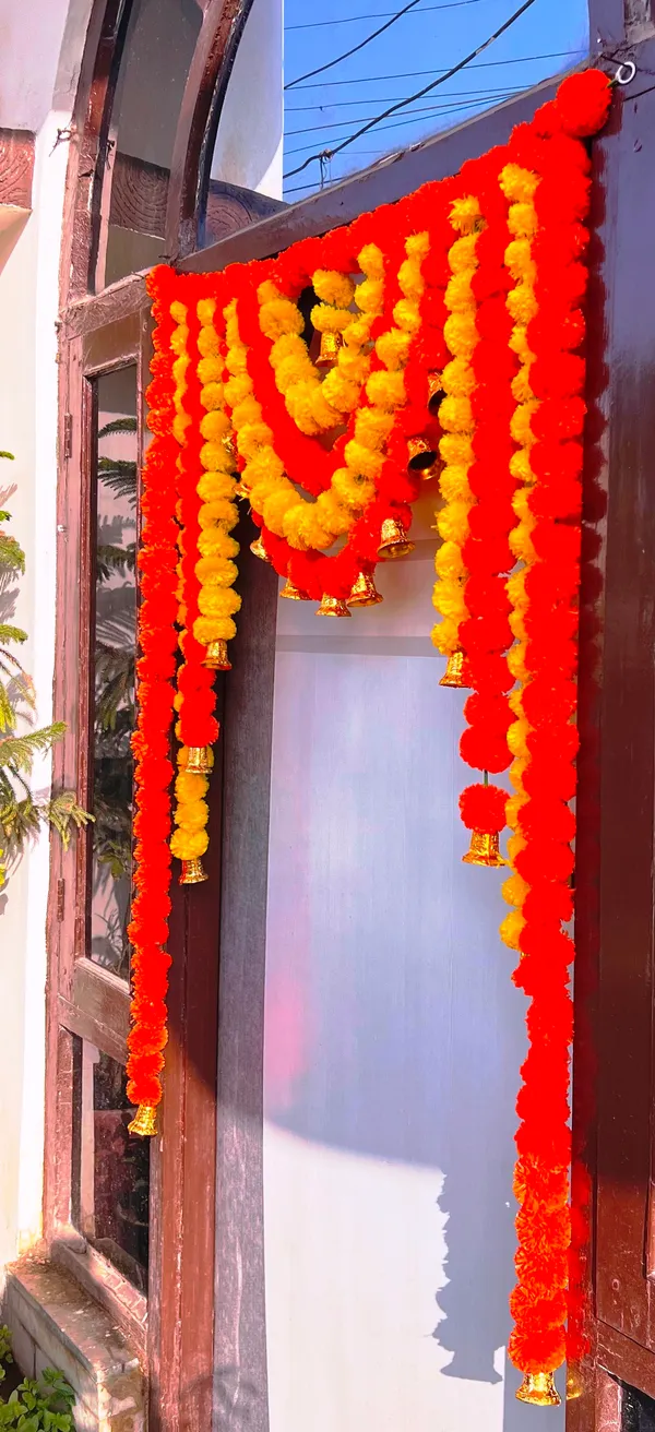 Yellow_&_Mango_Decorative_Artificial_Marigold_Bandanwar