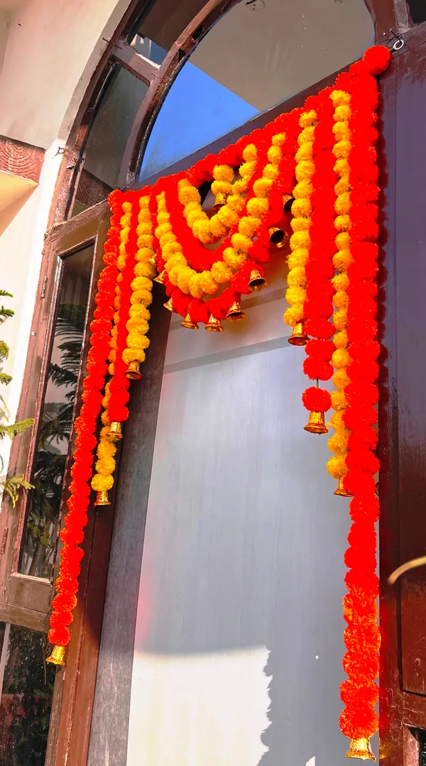 Yellow_&_Mango_Decorative_Artificial_Marigold_Bandanwar