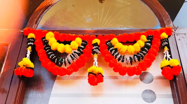 Yellow_&_Mango_Decorative_Artificial_Marigold_Bandanwar