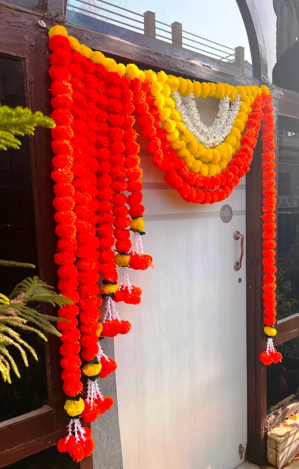 Yellow_&_Mango_Decorative_Artificial_Marigold_Bandanwar