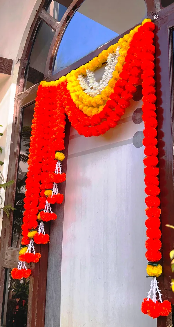 Yellow_&_Mango_Decorative_Artificial_Marigold_Bandanwar