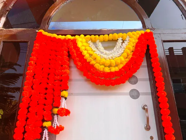 Yellow_&_Mango_Decorative_Artificial_Marigold_Bandanwar