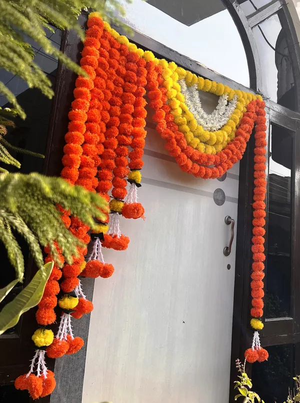 Yellow_&_Mango_Decorative_Artificial_Marigold_Bandanwar