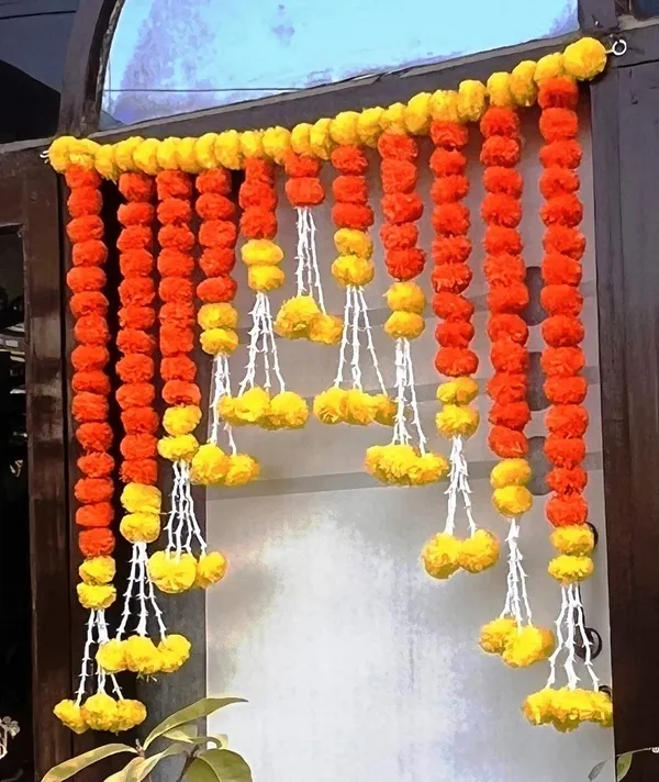 Yellow_&_Mango_Decorative_Artificial_Marigold_Bandanwar