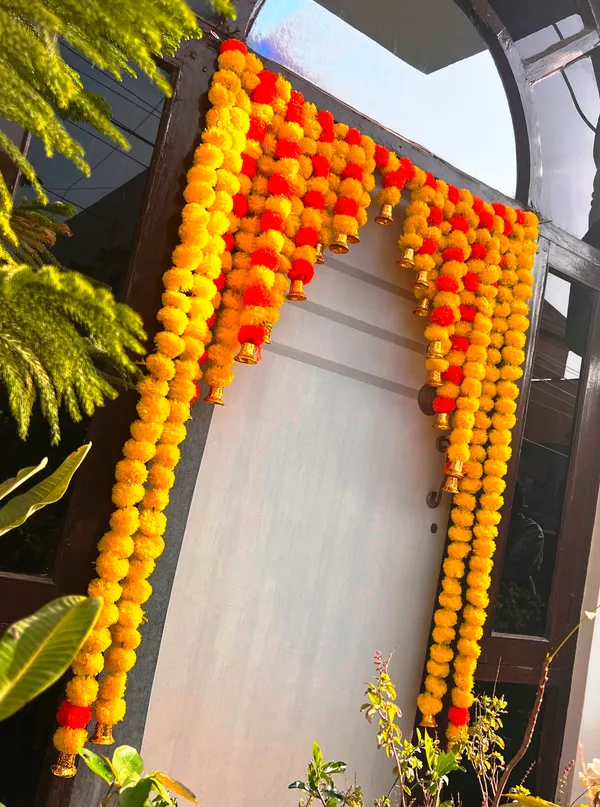 Yellow_&_Mango_Decorative_Artificial_Marigold_Bandanwar