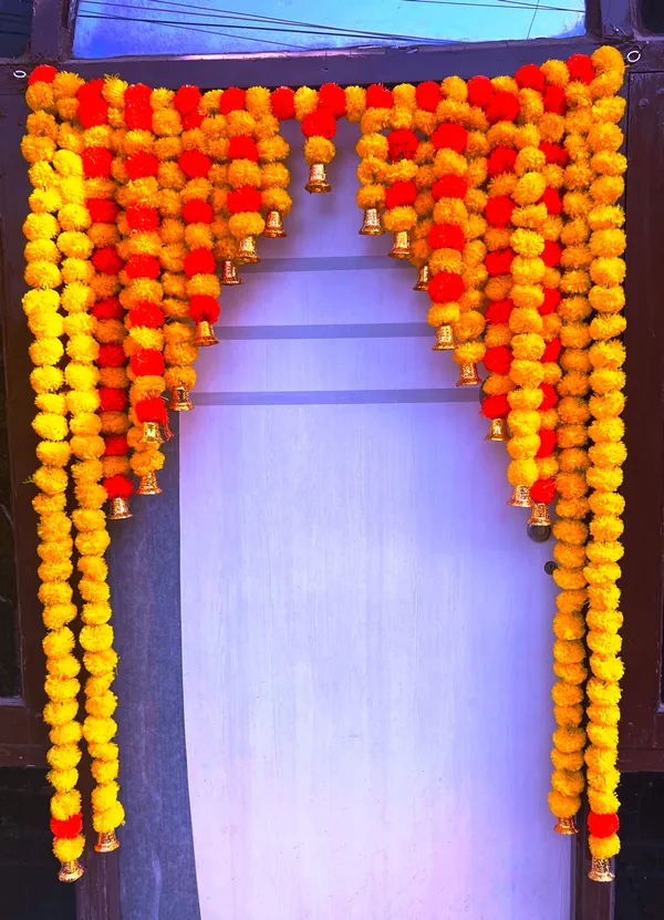 Yellow_&_Mango_Decorative_Artificial_Marigold_Bandanwar