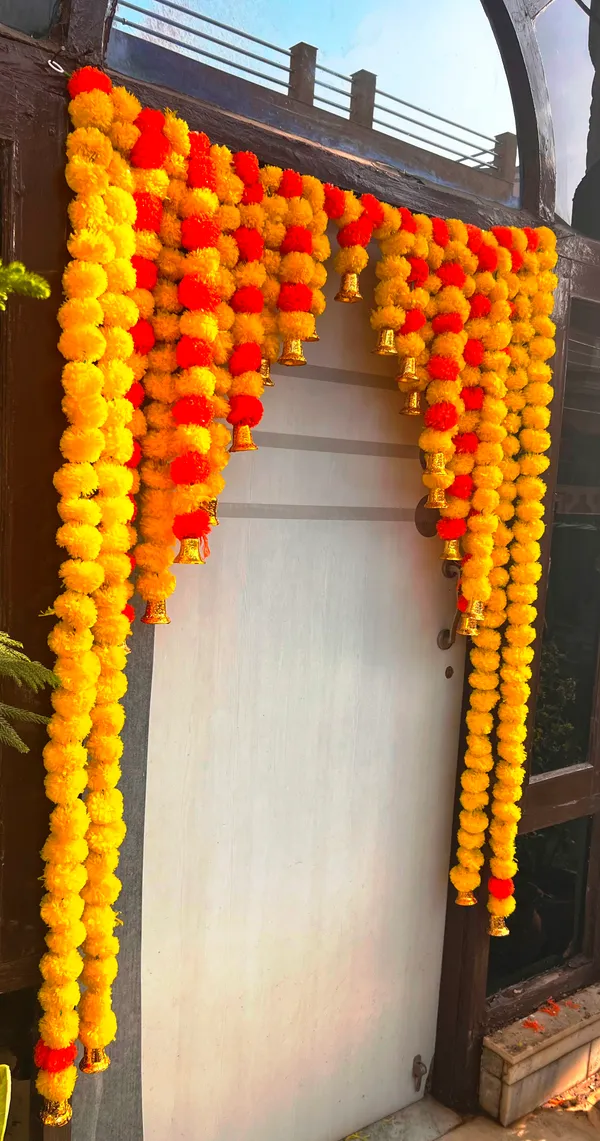 Yellow_&_Mango_Decorative_Artificial_Marigold_Bandanwar