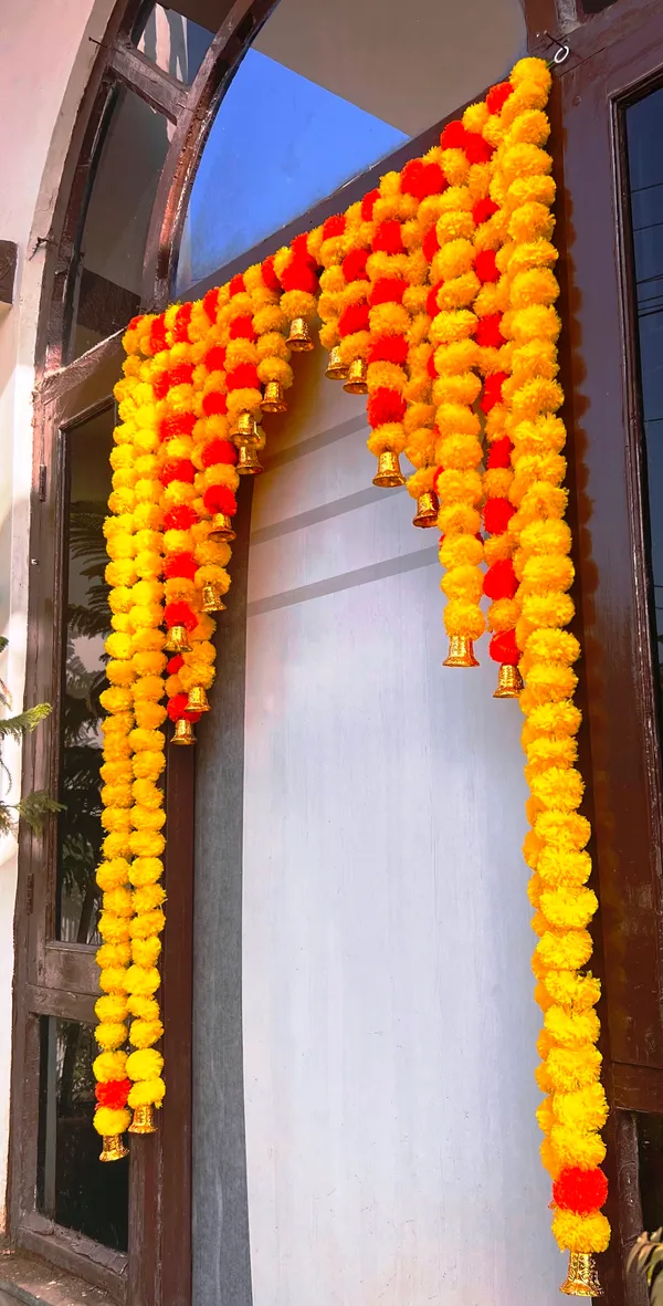 Yellow_&_Mango_Decorative_Artificial_Marigold_Bandanwar