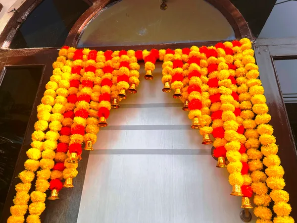 Yellow_&_Mango_Decorative_Artificial_Marigold_Bandanwar