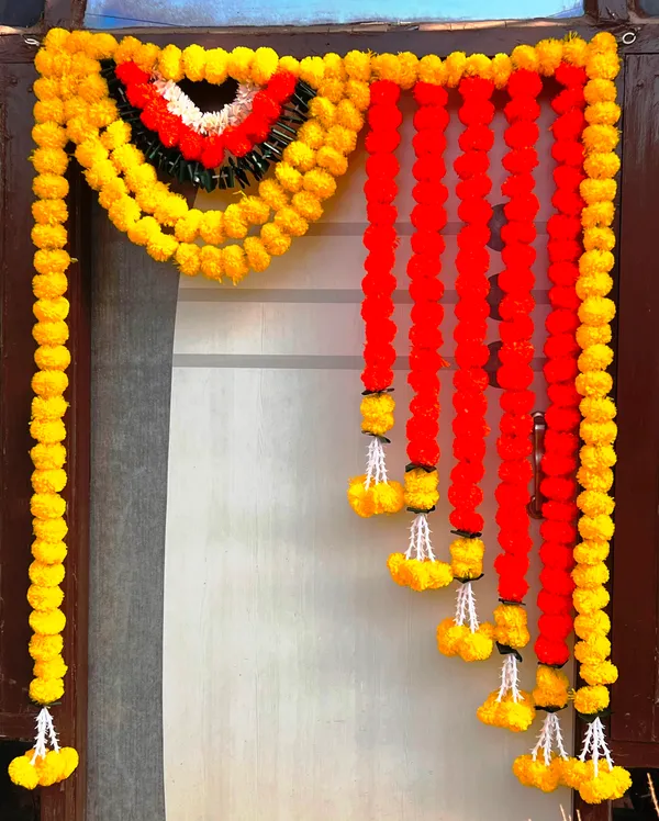Yellow_&_Mango_Decorative_Artificial_Marigold_Bandanwar