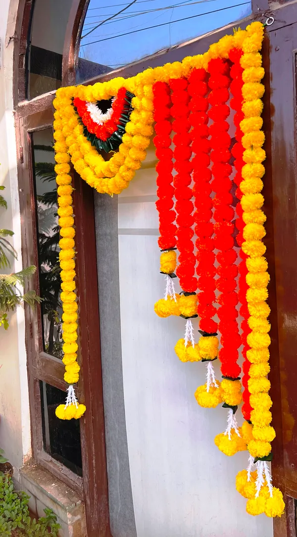 Yellow_&_Mango_Decorative_Artificial_Marigold_Bandanwar