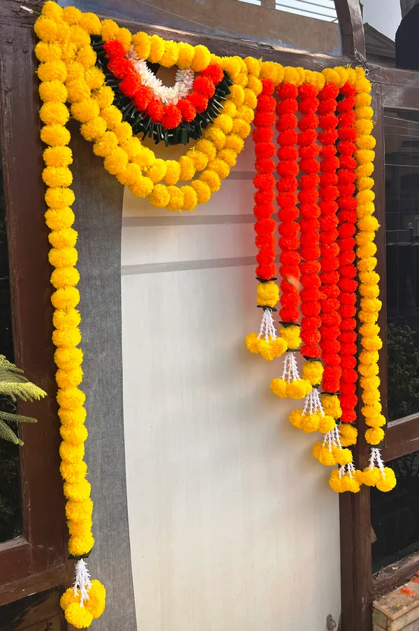 Yellow_&_Mango_Decorative_Artificial_Marigold_Bandanwar