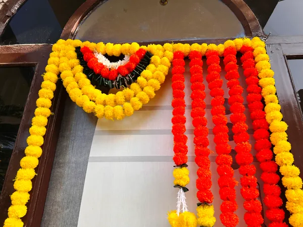 Yellow_&_Mango_Decorative_Artificial_Marigold_Bandanwar