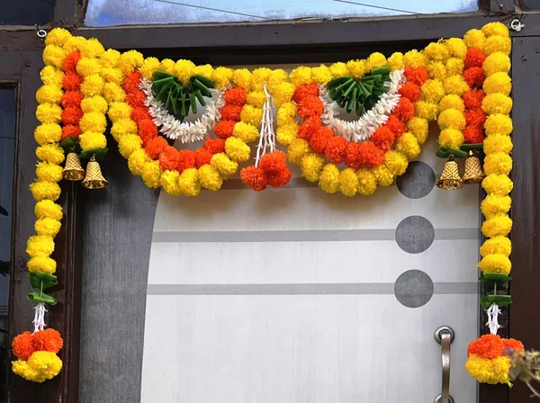 Yellow_&_Mango_Decorative_Artificial_Marigold_Bandanwar