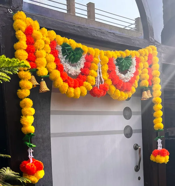 Yellow_&_Mango_Decorative_Artificial_Marigold_Bandanwar