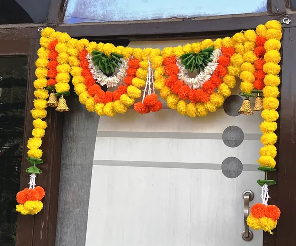 Yellow_&_Mango_Decorative_Artificial_Marigold_Bandanwar