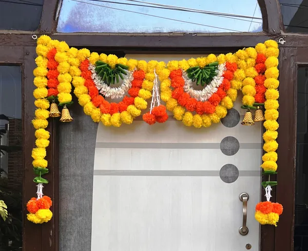 Yellow_&_Mango_Decorative_Artificial_Marigold_Bandanwar