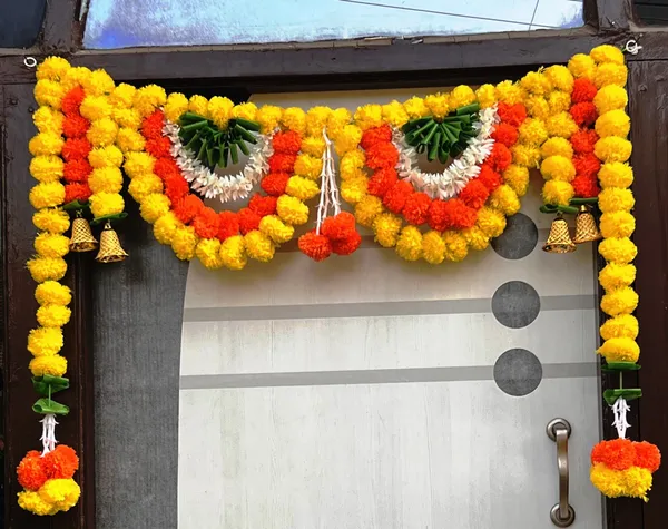 Yellow_&_Mango_Decorative_Artificial_Marigold_Bandanwar