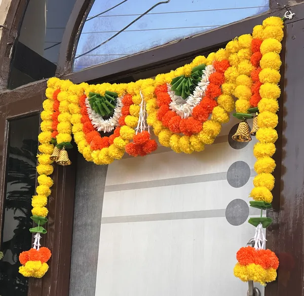 Yellow_&_Mango_Decorative_Artificial_Marigold_Bandanwar