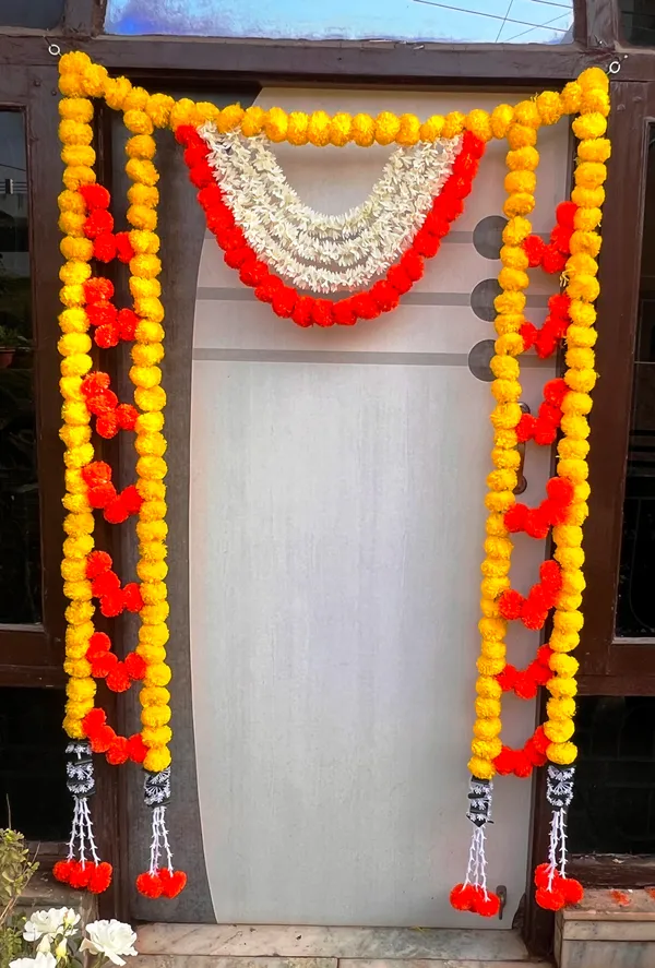 Yellow_&_Mango_Decorative_Artificial_Marigold_Bandanwar
