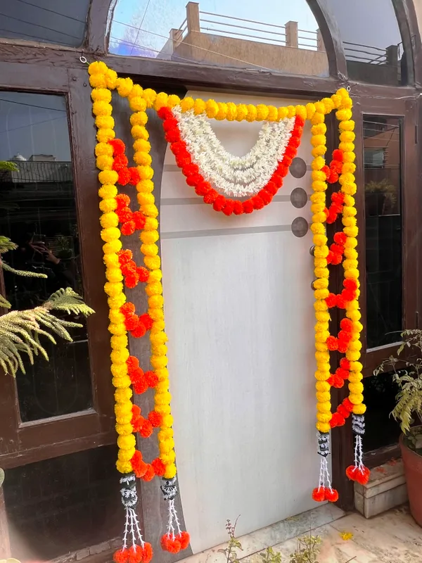 Yellow_&_Mango_Decorative_Artificial_Marigold_Bandanwar