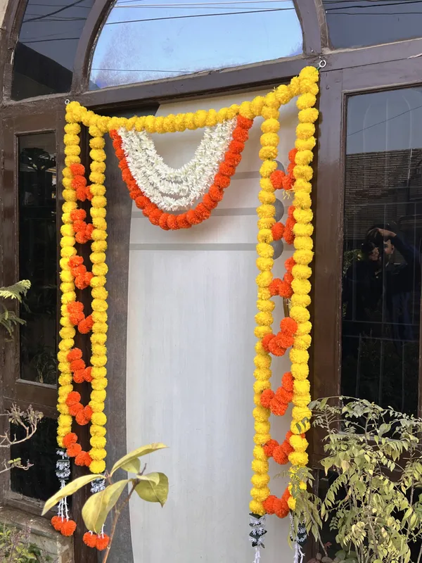 Yellow_&_Mango_Decorative_Artificial_Marigold_Bandanwar