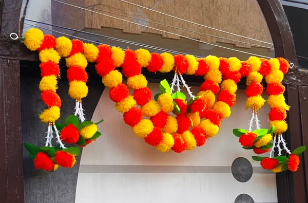 Yellow_&_Mango_Decorative_Artificial_Marigold_Bandanwar