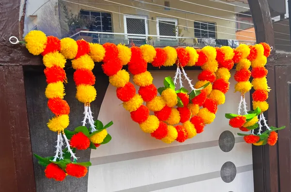 Yellow_&_Mango_Decorative_Artificial_Marigold_Bandanwar