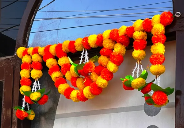 Yellow_&_Mango_Decorative_Artificial_Marigold_Bandanwar