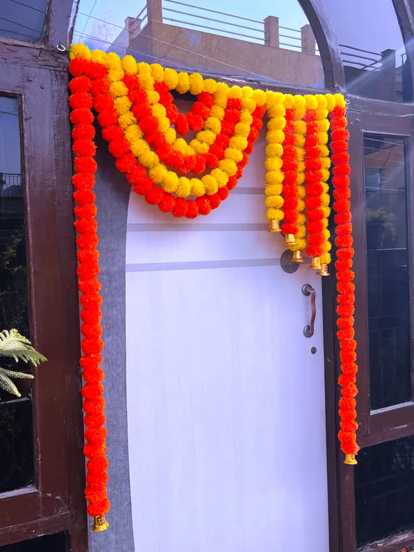 Yellow_&_Mango_Decorative_Artificial_Marigold_Bandanwar