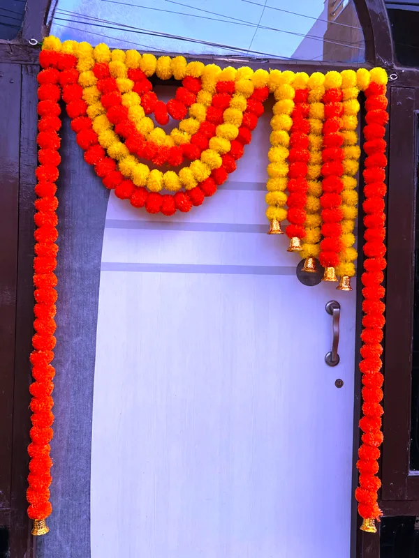 Yellow_&_Mango_Decorative_Artificial_Marigold_Bandanwar