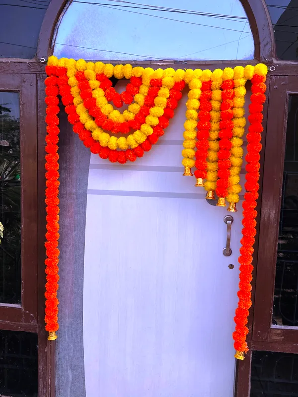 Yellow_&_Mango_Decorative_Artificial_Marigold_Bandanwar