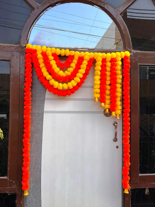 Yellow_&_Mango_Decorative_Artificial_Marigold_Bandanwar
