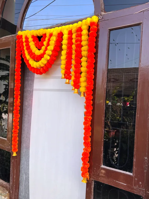 Yellow_&_Mango_Decorative_Artificial_Marigold_Bandanwar