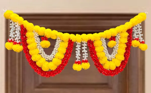 Yellow_&_Red_Decorative_Artificial_Marigold_Bandanwar
